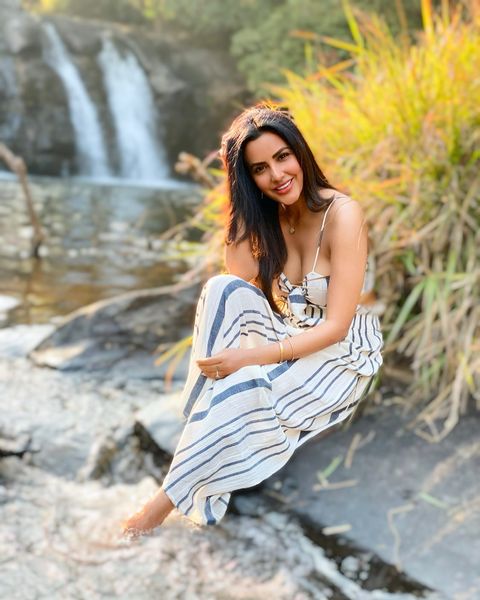 Priya anandh hot photos in low neck dress getting viral