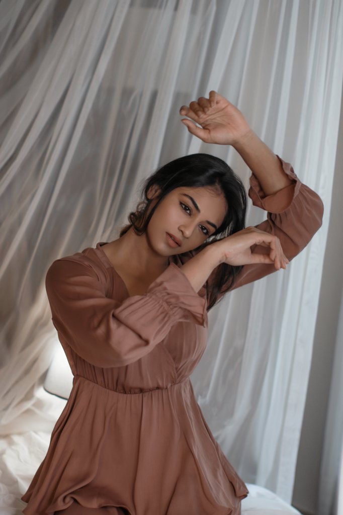 Indhuja ravichandran hot bedroom clicks expressions impress followers