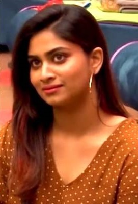 Shivani narayanan hot short video showing glamour in top angle