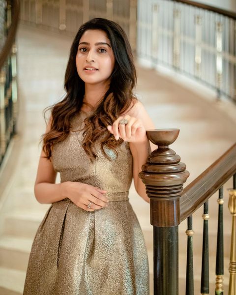 Tanya ravichandran hot latest short golden gown photos