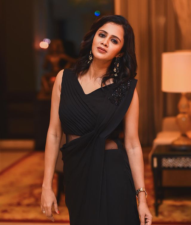 chiyaan vikram celebrated birthday for vj anjana on cobra audio launch