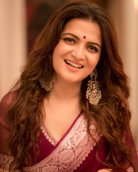 Dd a divyadharshini hot transparent saree stills beauty clicks getting viral