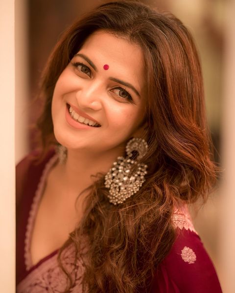 Dd a divyadharshini hot transparent saree stills beauty clicks getting viral