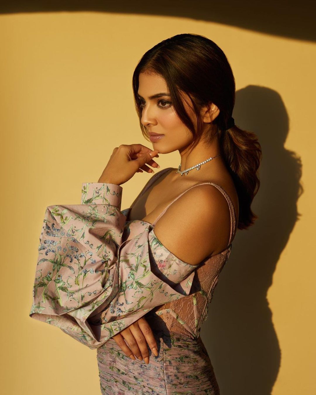 Malavika mohanan low hand sleeve dress hot photos