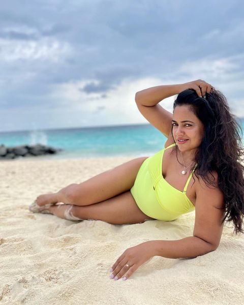 Sameera reddy hot photos in bikini dress