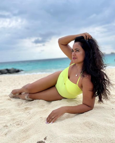 Sameera reddy hot photos in bikini dress