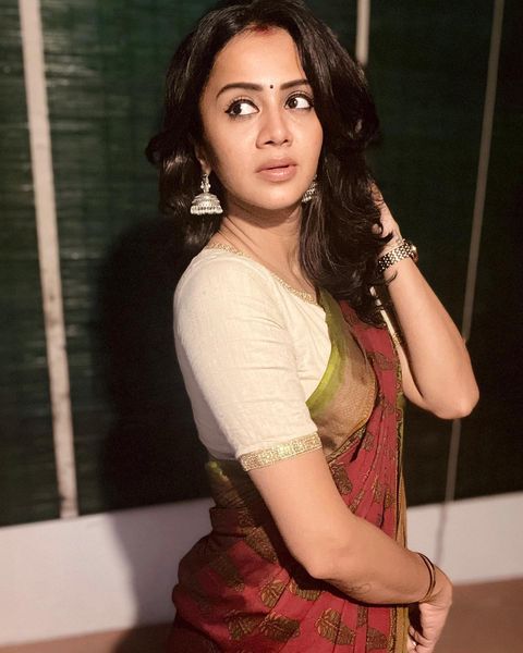 Anjana rangan hot hip show photos trending on social media