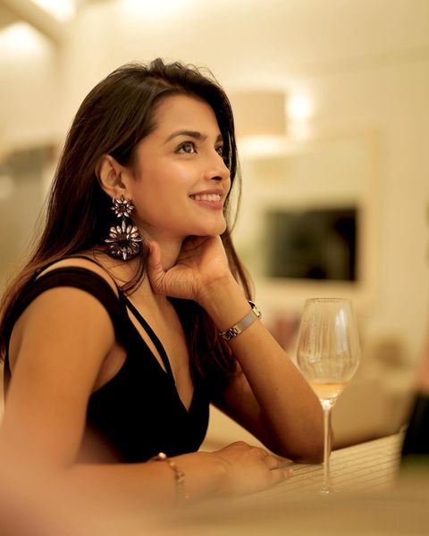 Ashna zaveri hot videos in short gym workout dress