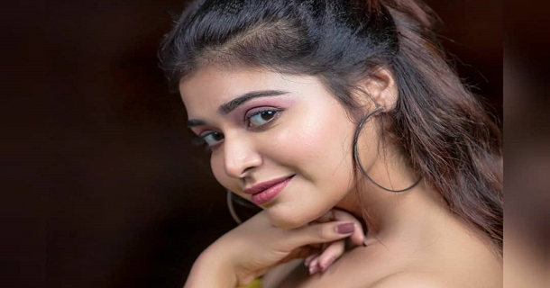 Dharsha gupta hot video in half saree for tamil new year