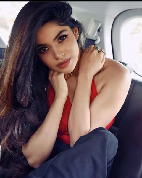 Divyabharathi hot gallery pics unseen gettting viral