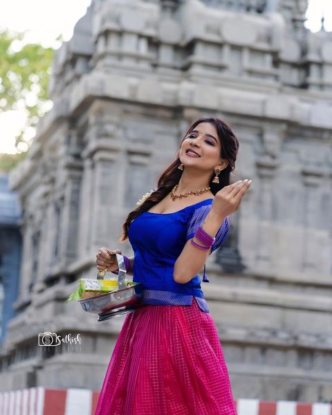 Sakshi agarwal hot posing in traditional outfit in temple