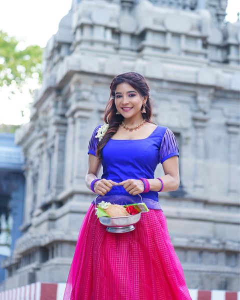 Sakshi agarwal hot posing in traditional outfit in temple