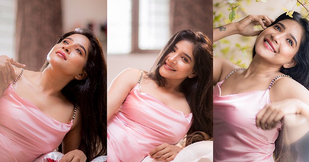 Sakshi agarwal hot posing in traditional outfit in temple