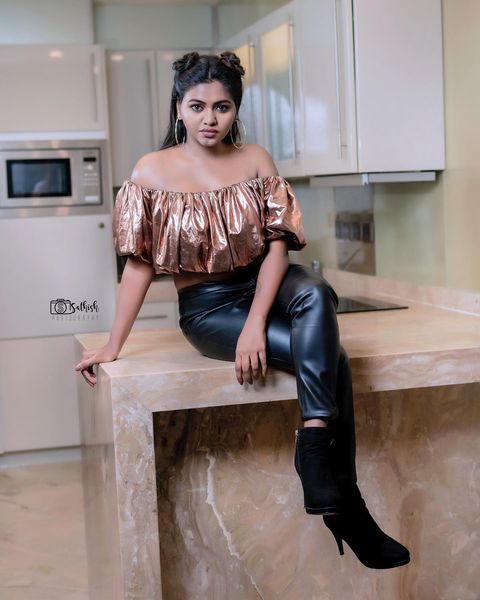 Shalu shammu hot look in half saree seeking attention