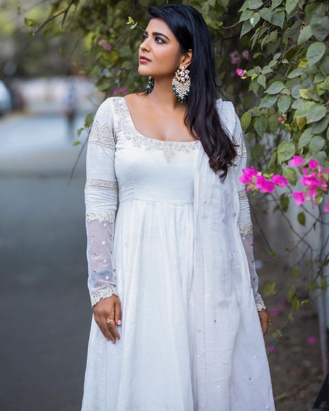 Aiswarya rajesh hot low neck white chudithar dress stills posted on social media