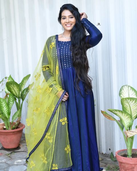 Divya duraisamy hot latest photos in full chudithar cute stills