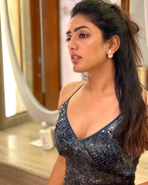 Eesha rebba hot photos in tight fit modern dress posted on instagram gallery