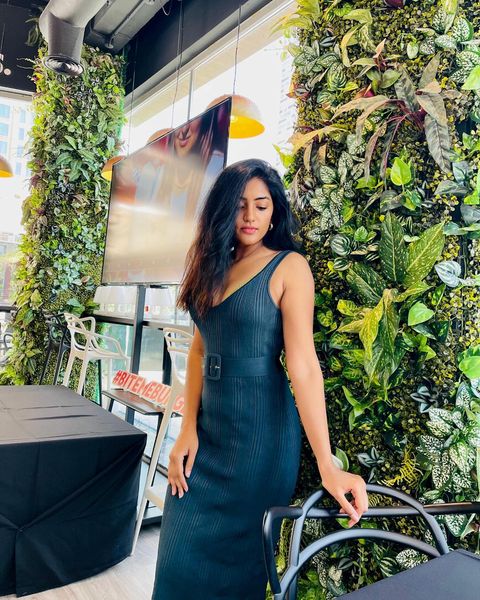 Eesha rebba hot photos in tight fit modern dress posted on instagram gallery