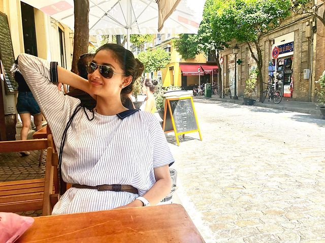 Keerthy suresh hot and stylish look photos in foriegn trip