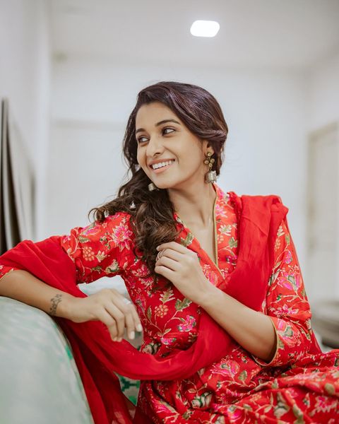 Priya bhavani shankar hot red chudithar photos getting viral on internet