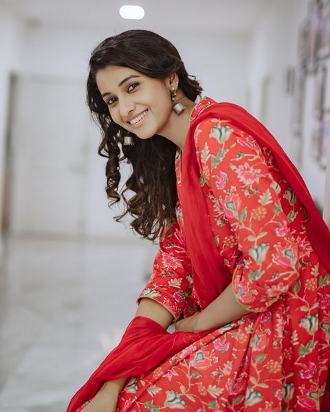 Priya bhavani shankar hot red chudithar photos getting viral on internet