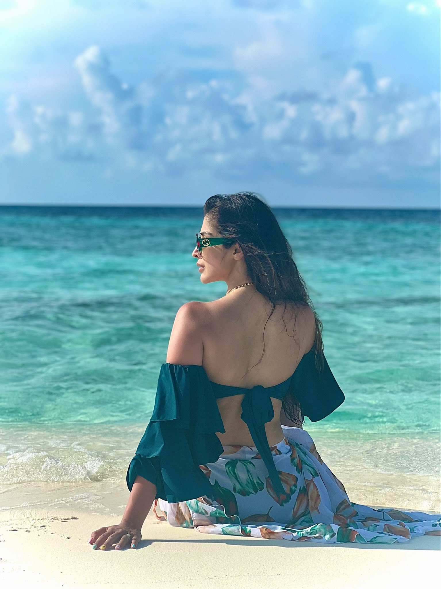 Raai laxmi hot show in bikini short dress viral