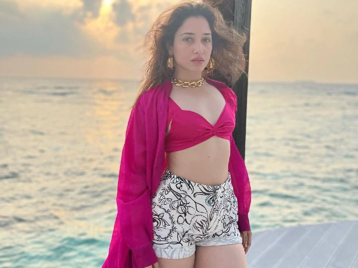 Tamanna bhatia hot in beach tasting tender coconut using straw
