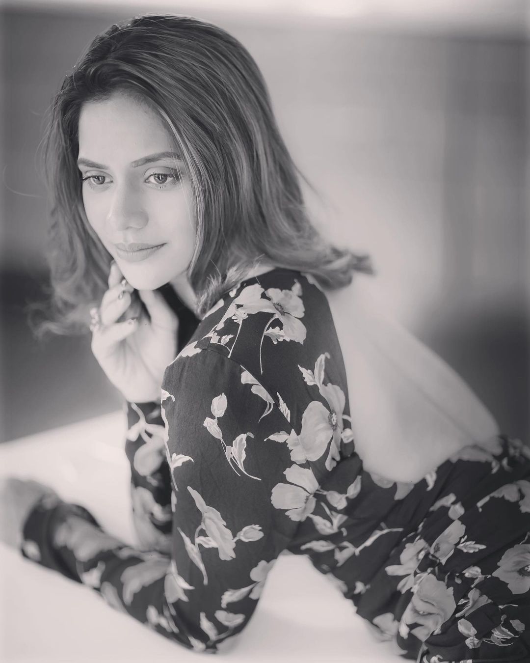 Aishwarya dutta hot photos and video hip show in long flair skirt and tops