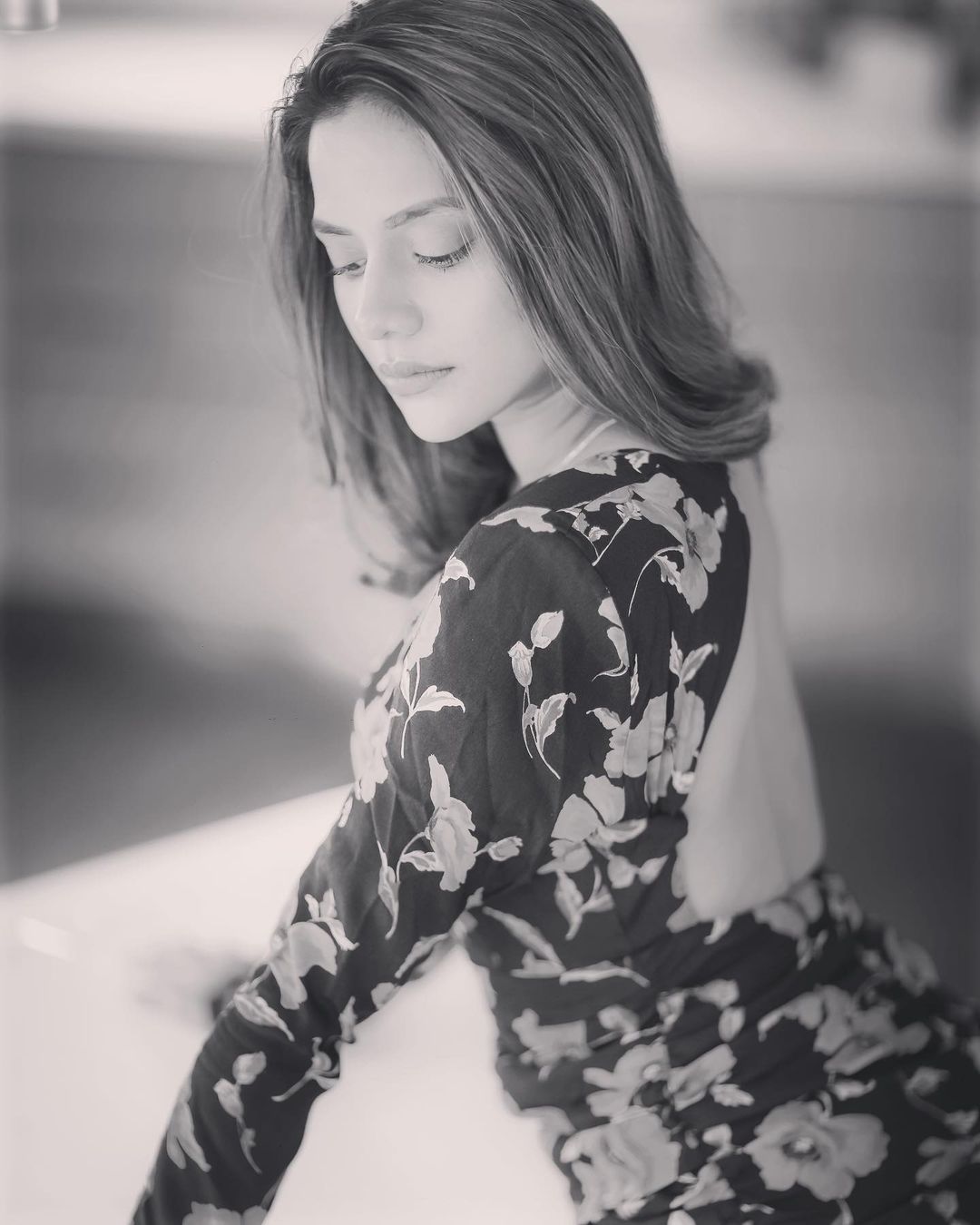 Aishwarya dutta hot photos and video hip show in long flair skirt and tops