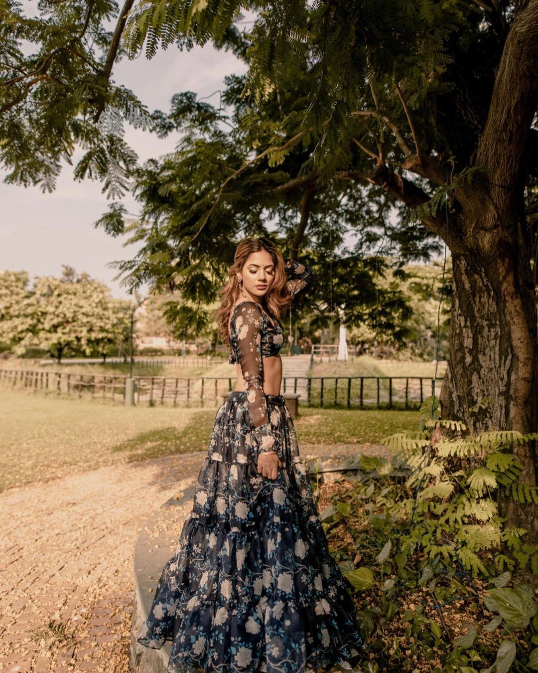 Aishwarya dutta hot photos and video hip show in long flair skirt and tops