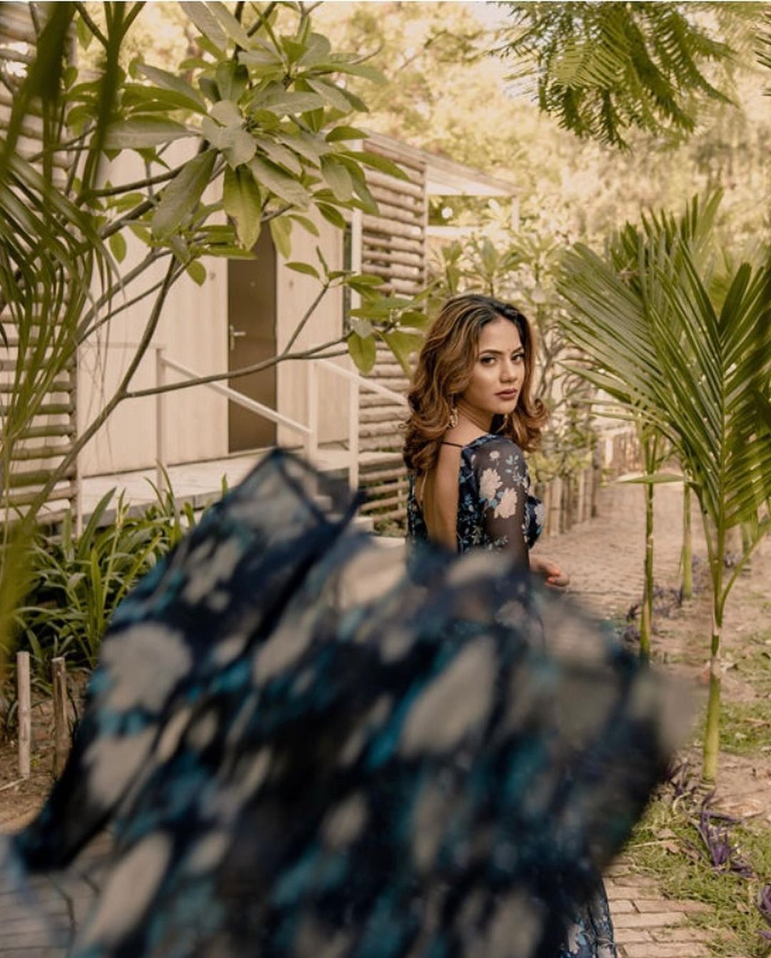 Aishwarya dutta hot photos and video hip show in long flair skirt and tops