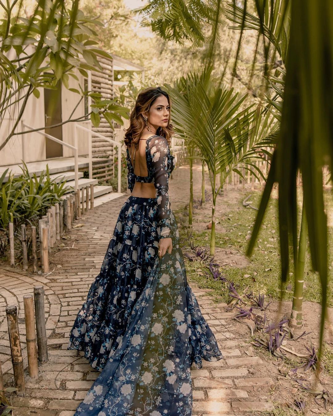 Aishwarya dutta hot photos and video hip show in long flair skirt and tops