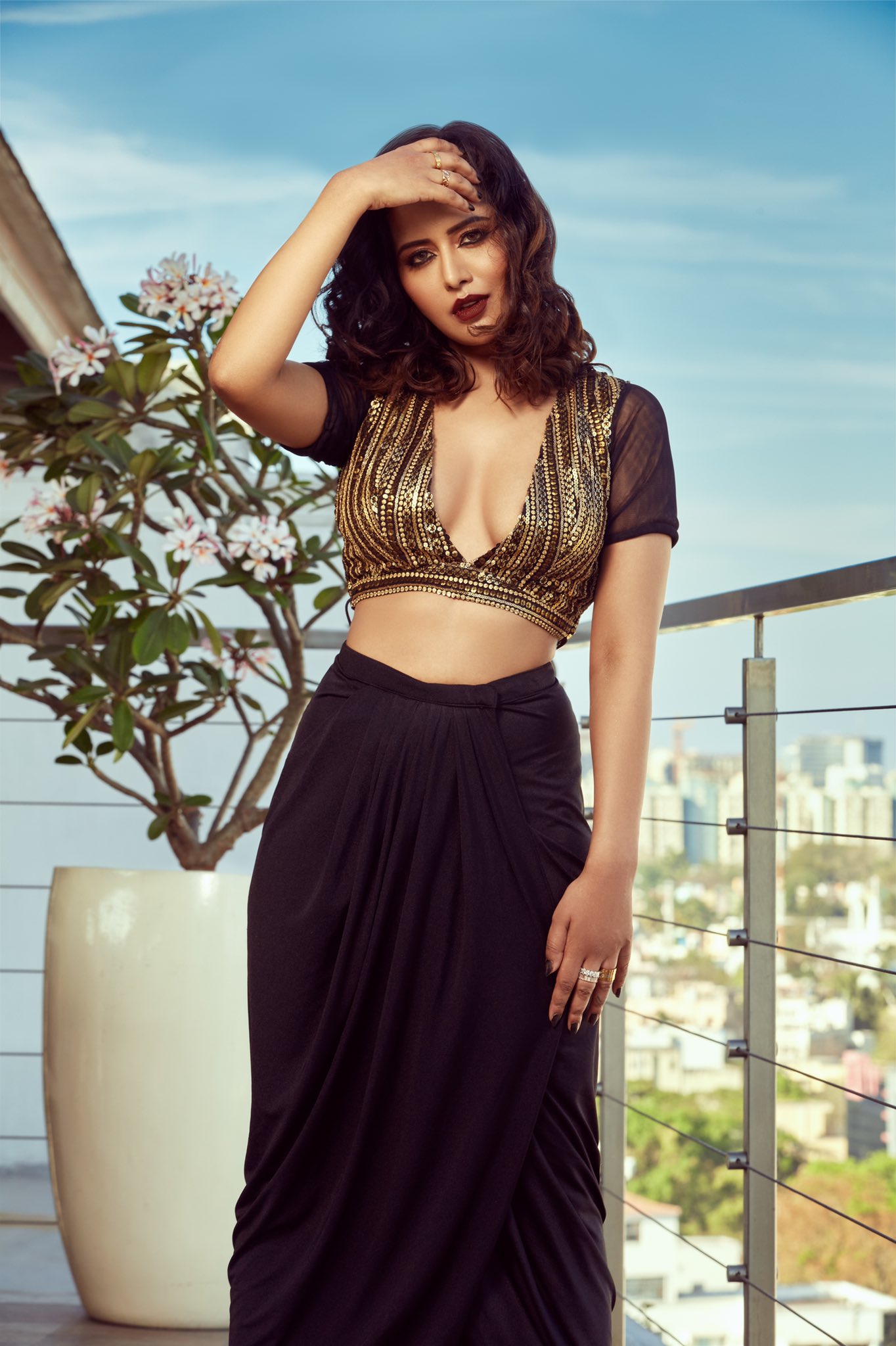 Raiza wilson hot centre open top tempting photo stills