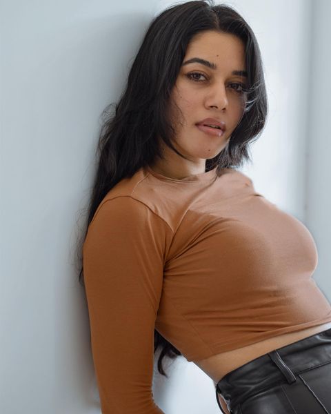 Mirnalini ravi hot shape tight dress photos attracts fan followers