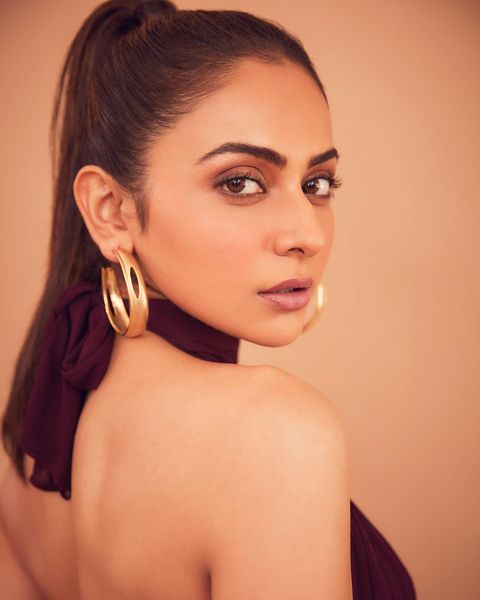 Rakul preet singh hot dress without sleeve trending