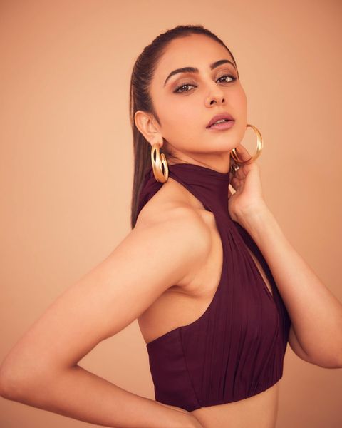 Rakul preet singh hot dress without sleeve trending