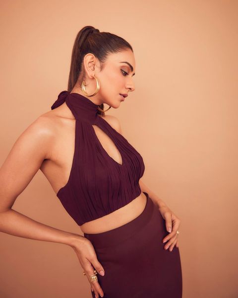 Rakul preet singh hot dress without sleeve trending