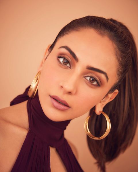 Rakul preet singh hot dress without sleeve trending