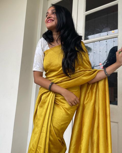 Anikha surendran hot photos in floating saree