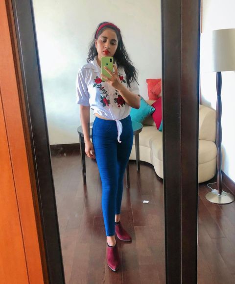 Srushti dange hot reels video in glamour low neck dress