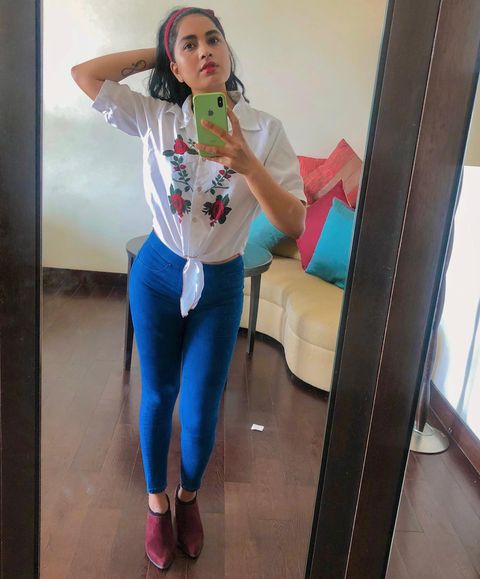 Srushti dange hot reels video in glamour low neck dress