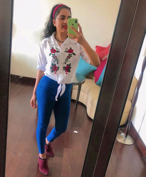 Srushti dange hot reels video in glamour low neck dress