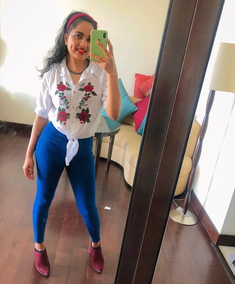 Srushti dange hot reels video in glamour low neck dress