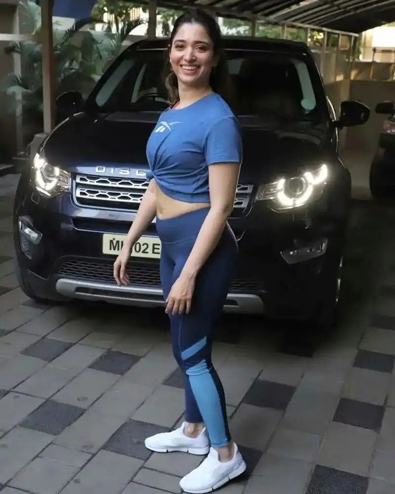 Tamanna bhatia hot casual photos navel show clicks viral