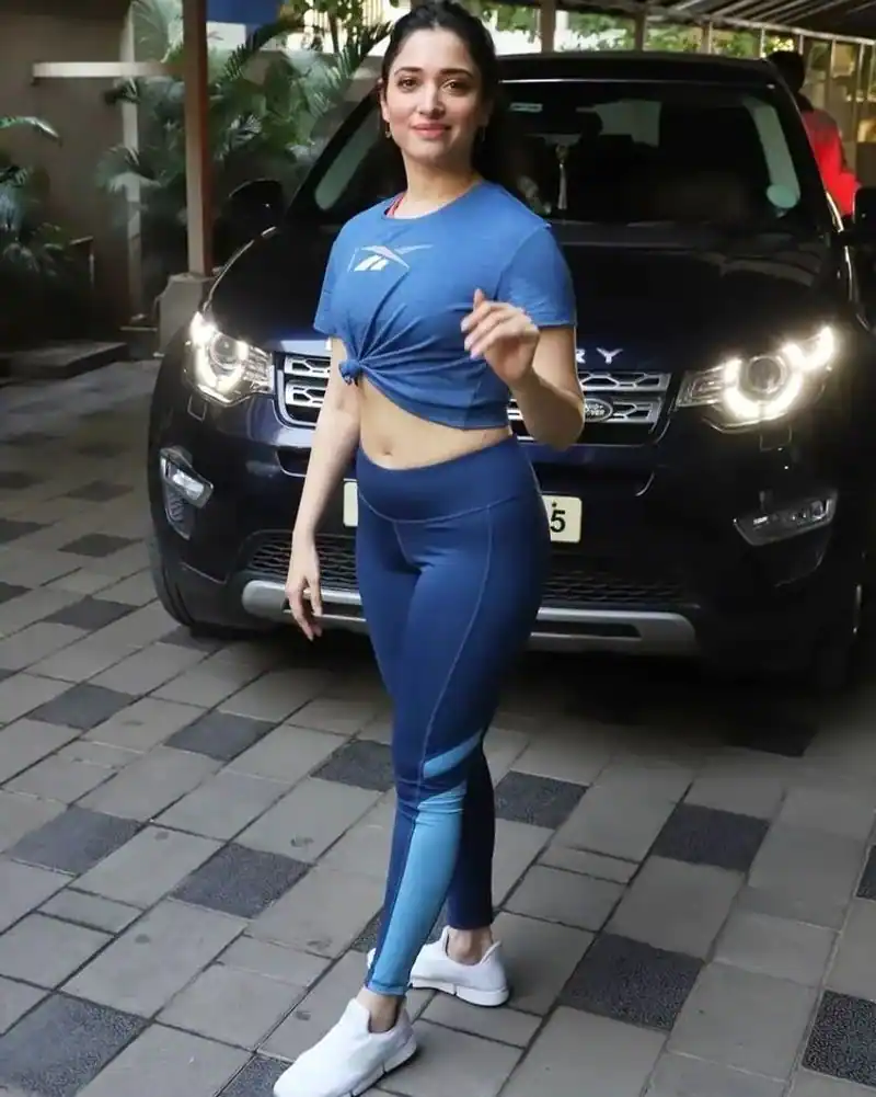 Tamanna bhatia hot casual photos navel show clicks viral