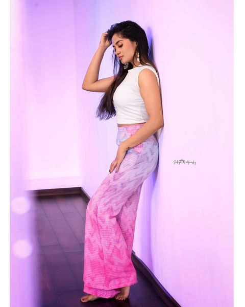 Teju ashwini hot dance performing for nenjinile song with her friend