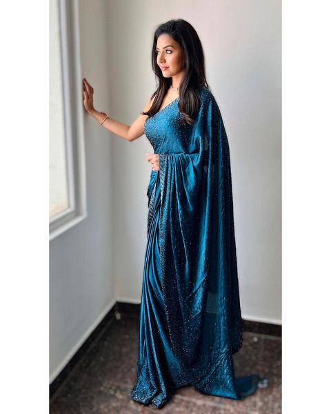 Vidya pradeep hot photos in low neck saree photoshoot getting viral