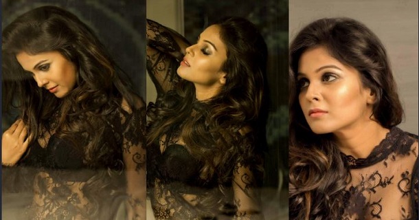 Chandini tamilarasan hot navel show in short dress impress her fan followers