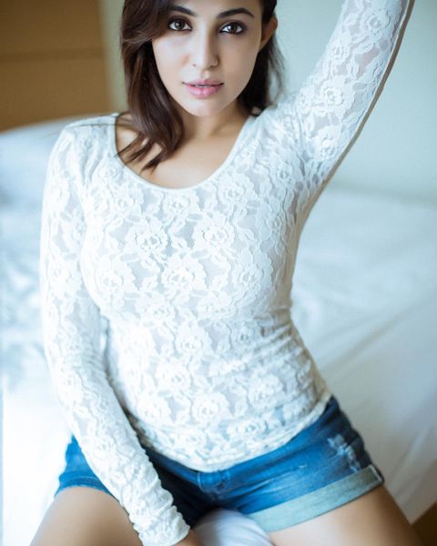 Parvati nair hot posing in white glamour dress video viral