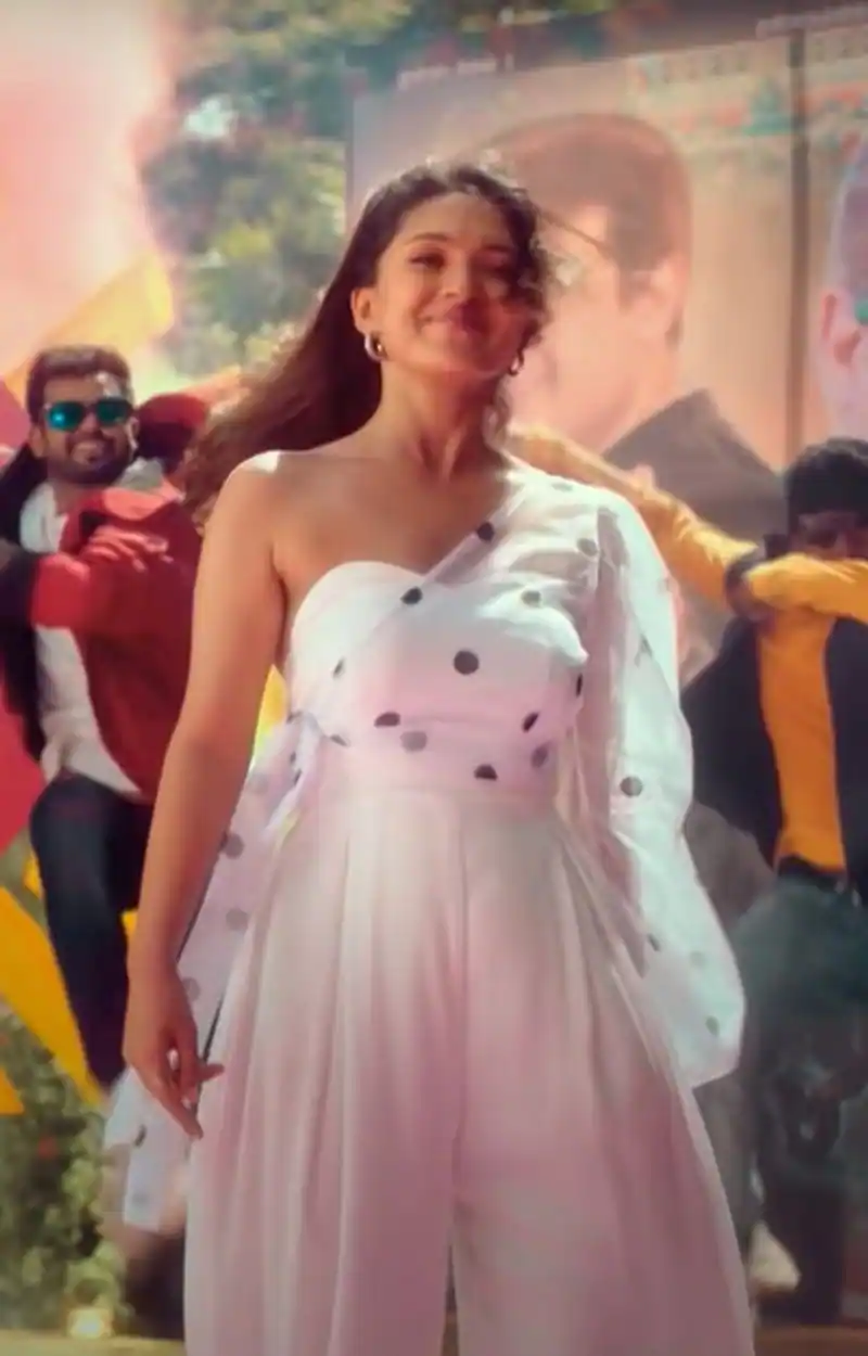 Vani bhojan hot strapless photos on an ad shoot getting viral